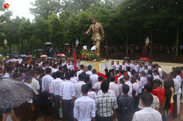 Visitors are seen at Rangoon’s Bogyoke Aung San statue on July 19, Martyrs’ Day. (Photo: Myo Min Soe / The Irrawaddy) 