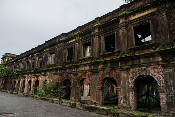 2.A building inside the compound as seen on July 19, 2015. (Photo: Tin Htet Paing / The Irrawaddy)