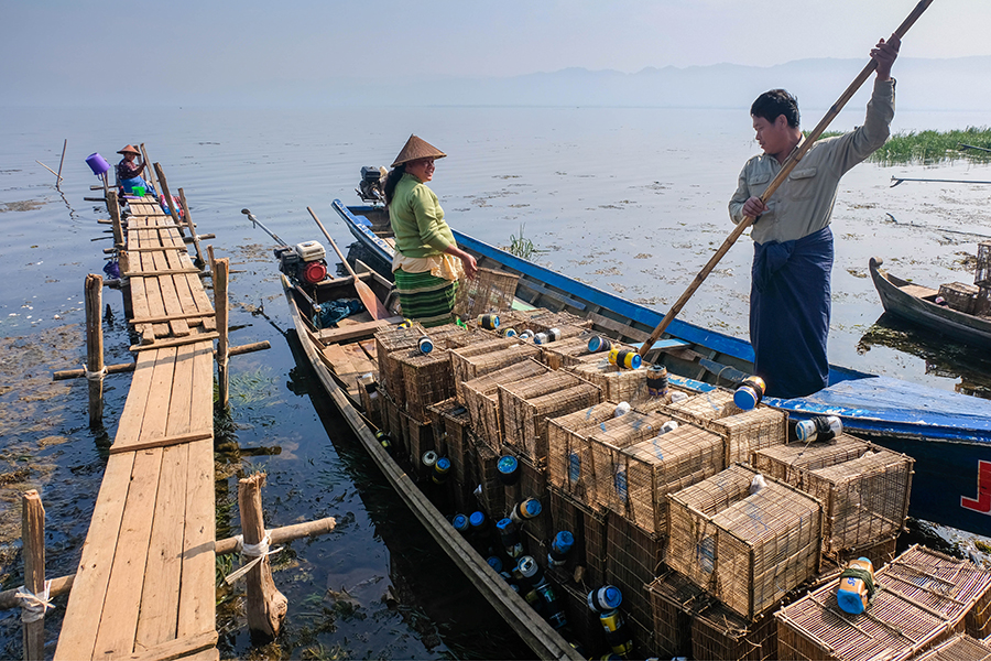 Wooden Boat In A Water Lake, Fishing Boat In The Middle Of The Sea, Fishing  Boats, Clear Sky, Landscapes, Indawgyi Lake