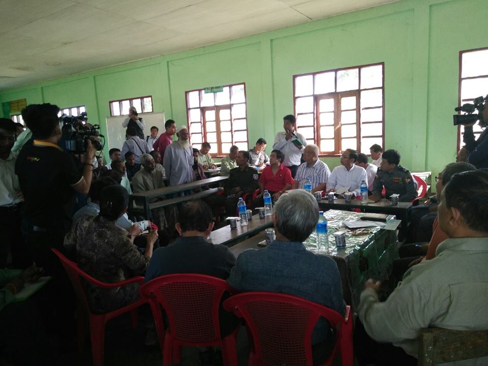  Investigation commission members met with Nga Khu Ya villagers in Maungdaw Township. (Photo: RMC / Facebook)