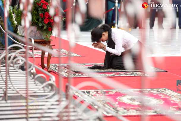 Aung San Suu Kyi pays respect to her father, national hero Gen Aung San, and his colleagues at the mausoleum on July 19, 2015. (Photo: Hein Htet / The Irrawaddy)