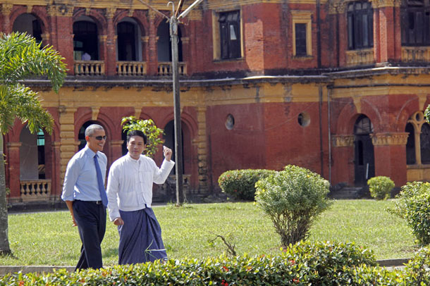 Yangon Heritage Trust founder Thant Myint-U accompanies US President Barack Obama through the central courtyard of the Secretariat on November 14, 2014. (Photo: Kyaw Phyo Tha / The Irrawaddy)