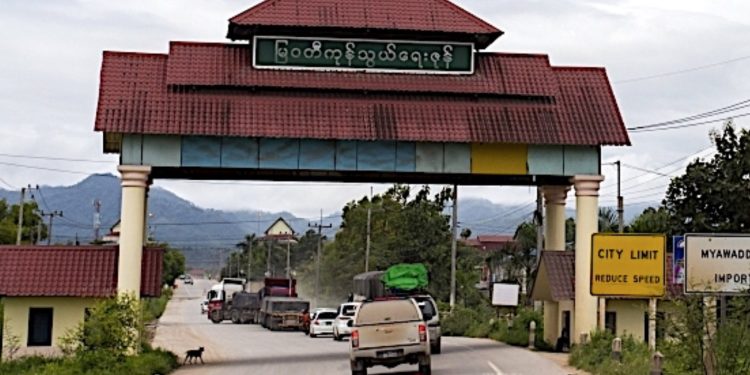 Myanmar-Thailand Border Trade Almost at Halt as Junta Battles Karen Army